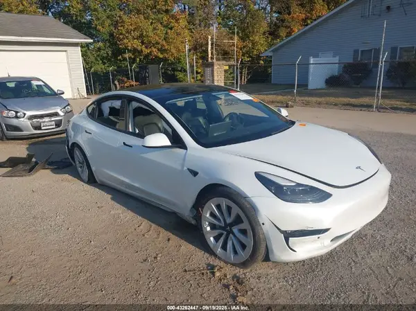 5YJ3E1EB5NF270753 2022 TESLA MODEL 3 - Image 1