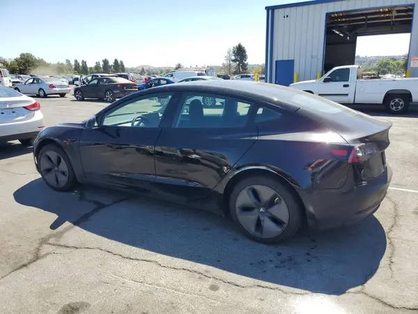 5YJ3E1EB5NF271305 2022 TESLA MODEL 3 - Image 2