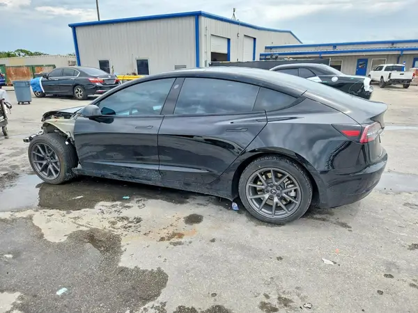 5YJ3E1EB5NF277590 2022 TESLA MODEL 3 - Image 2