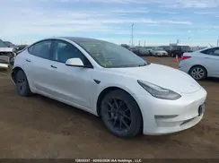 5YJ3E1EB5NF295569 2022 TESLA MODEL 3