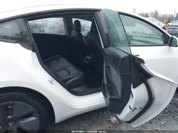 5YJ3E1EB5NF317960 2022 TESLA MODEL 3 - Image 8