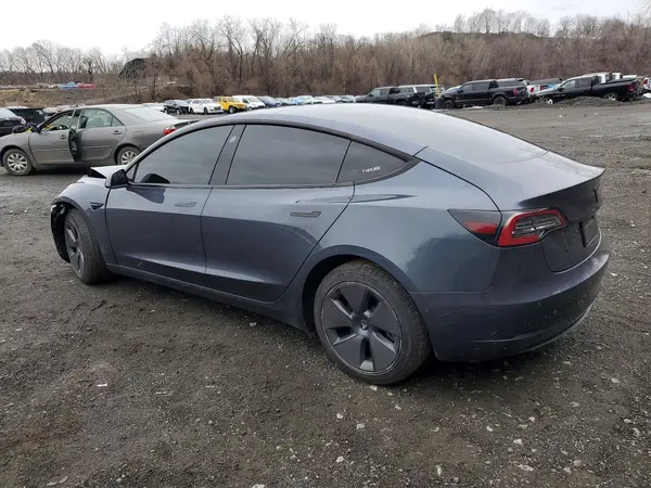 5YJ3E1EB5NF349811 2022 TESLA MODEL 3 - Image 2