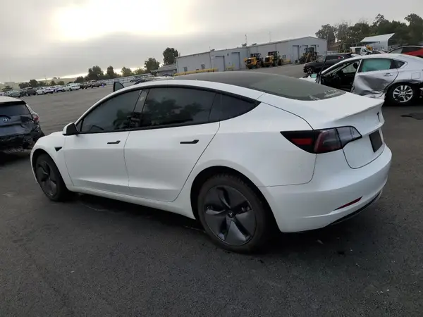 5YJ3E1EB5PF477825 2023 TESLA MODEL 3 - Image 2