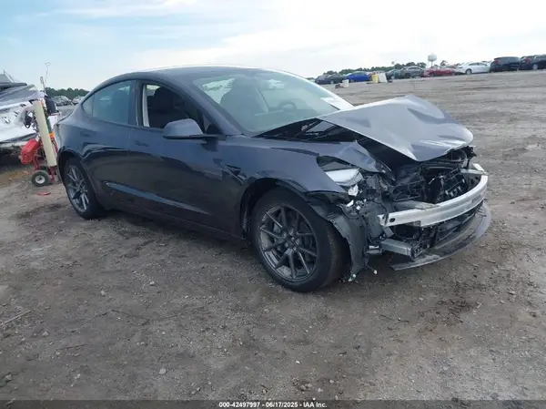5YJ3E1EB5PF656186 2023 TESLA MODEL 3 - Image 1
