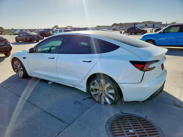5YJ3E1EB5RF818112 2024 TESLA MODEL 3 - Image 2