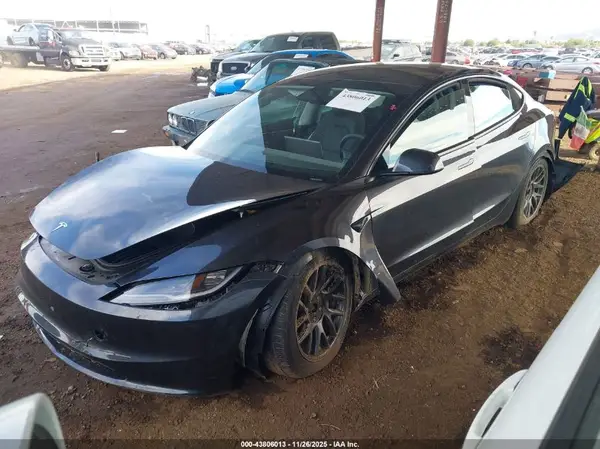 5YJ3E1EB5SF008758 2025 TESLA MODEL 3 - Image 2