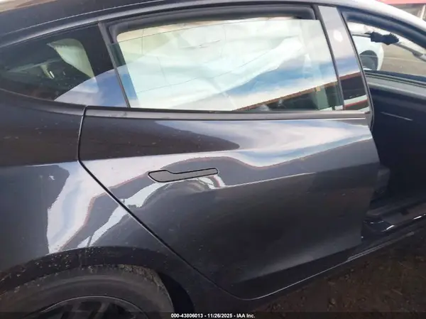 5YJ3E1EB5SF008758 2025 TESLA MODEL 3 - Image 8