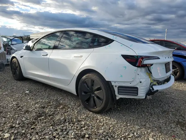 5YJ3E1EB5SF010980 2025 TESLA MODEL 3 - Image 2