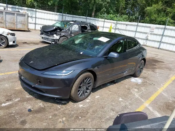 5YJ3E1EB5SF012924 2025 TESLA MODEL 3 - Image 2