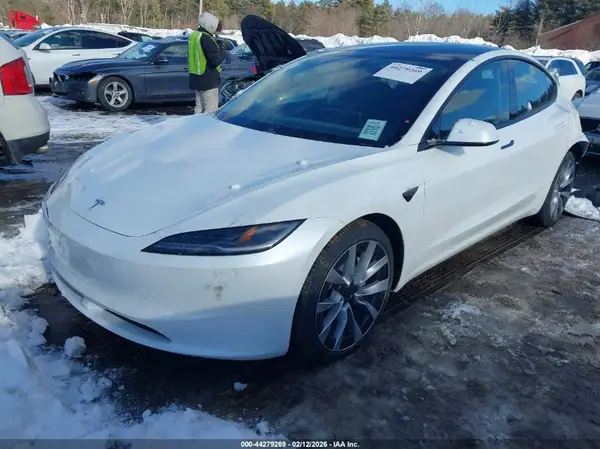 5YJ3E1EB5SF065557 2025 TESLA MODEL 3 - Image 2