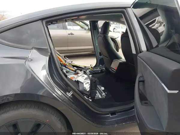 5YJ3E1EB5SF078406 2025 TESLA MODEL 3 - Image 8