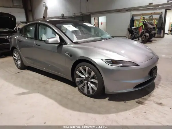 5YJ3E1EB5SF883600 2025 TESLA MODEL 3 - Image 1