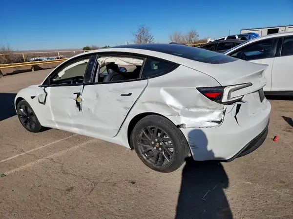 5YJ3E1EB5SF884021 2025 TESLA MODEL 3 - Image 2
