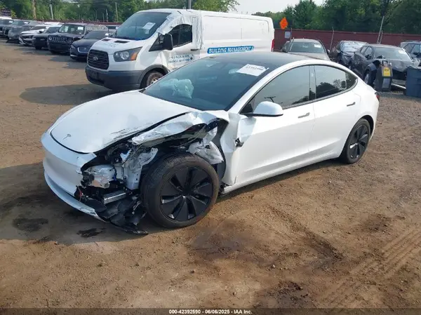 5YJ3E1EB5SF894032 2025 TESLA MODEL 3 - Image 2