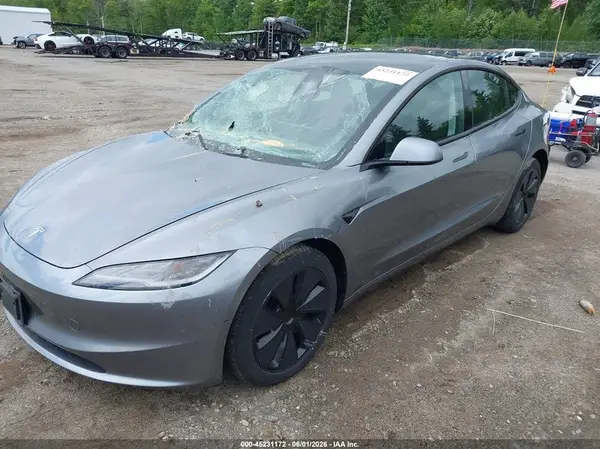 5YJ3E1EB5SF910584 2025 TESLA MODEL 3 - Image 2