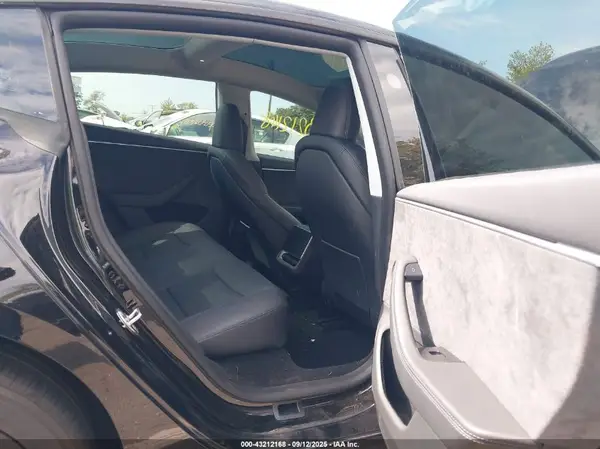 5YJ3E1EB5SF926431 2025 TESLA MODEL 3 - Image 8