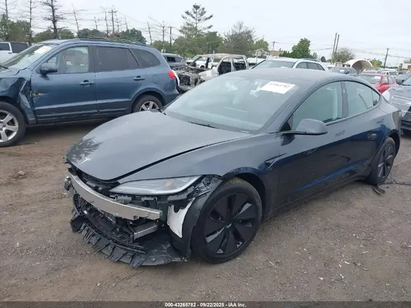 5YJ3E1EB5SF935033 2025 TESLA MODEL 3 - Image 2