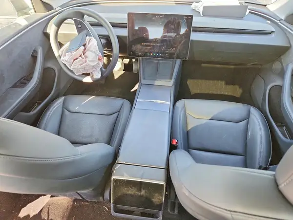 5YJ3E1EB5SF941186 2025 TESLA MODEL 3 - Image 8
