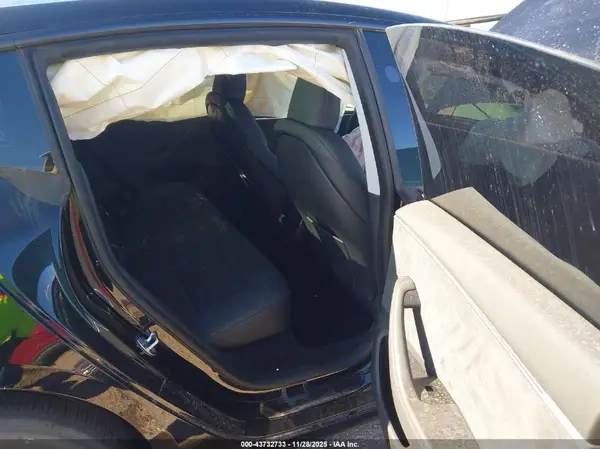 5YJ3E1EB5SF951541 2025 TESLA MODEL 3 - Image 8