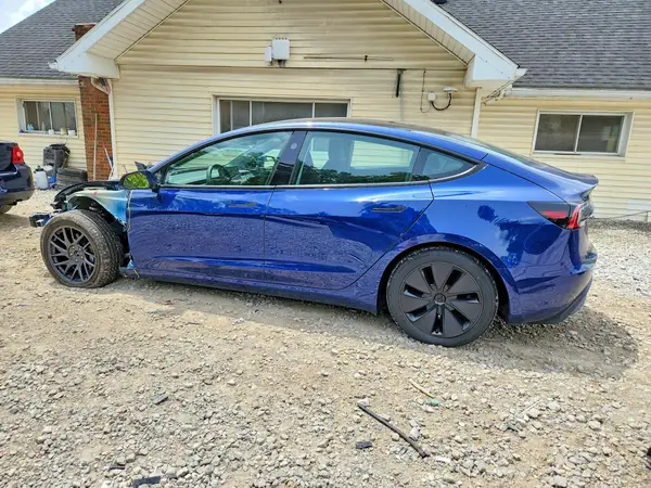 5YJ3E1EB5SF951572 2025 TESLA MODEL 3 - Image 2