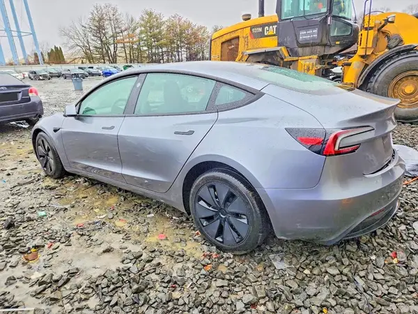 5YJ3E1EB5SF977122 2025 TESLA MODEL 3 - Image 2