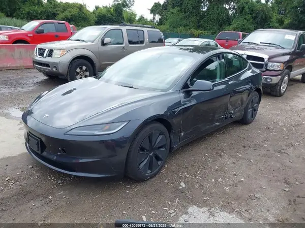 5YJ3E1EB5SF989304 2025 TESLA MODEL 3 - Image 2