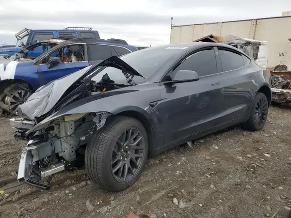 5YJ3E1EB5SF996415 2025 TESLA MODEL 3 - Image 1