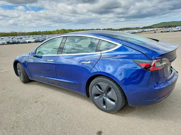 5YJ3E1EB6JF064447 2018 TESLA MODEL 3 - Image 2
