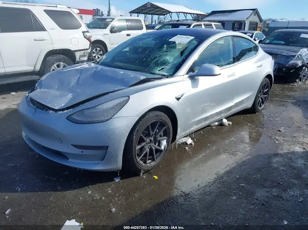 5YJ3E1EB6JF065064 2018 TESLA MODEL 3 - Image 2