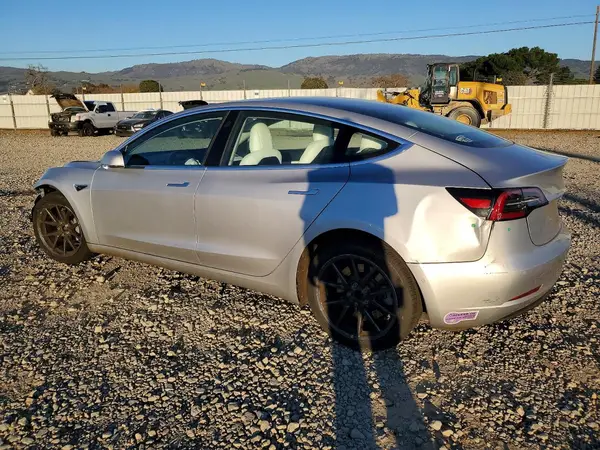 5YJ3E1EB6JF074833 2018 TESLA MODEL 3 - Image 2