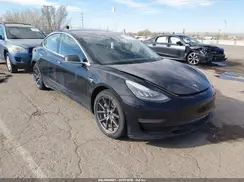 5YJ3E1EB6JF077148 2018 TESLA MODEL 3