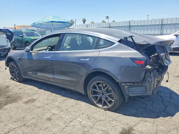 5YJ3E1EB6JF077201 2018 TESLA MODEL 3 - Image 2