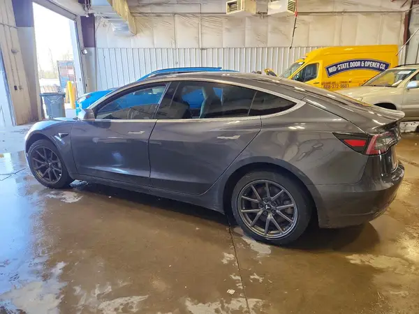 5YJ3E1EB6JF085606 2018 TESLA MODEL 3 - Image 2