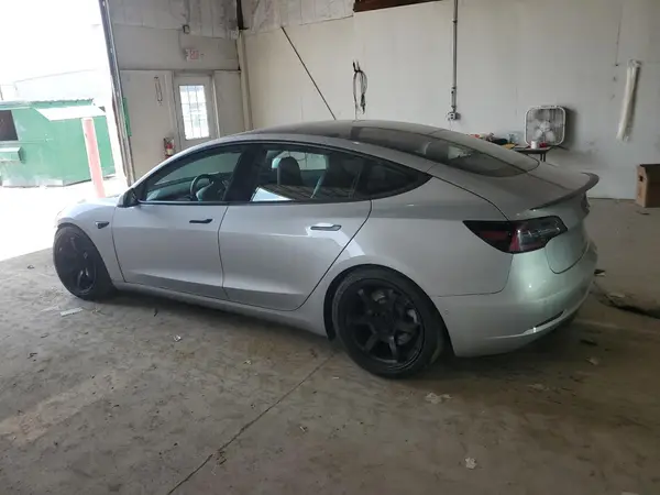 5YJ3E1EB6JF091079 2018 TESLA MODEL 3 - Image 2