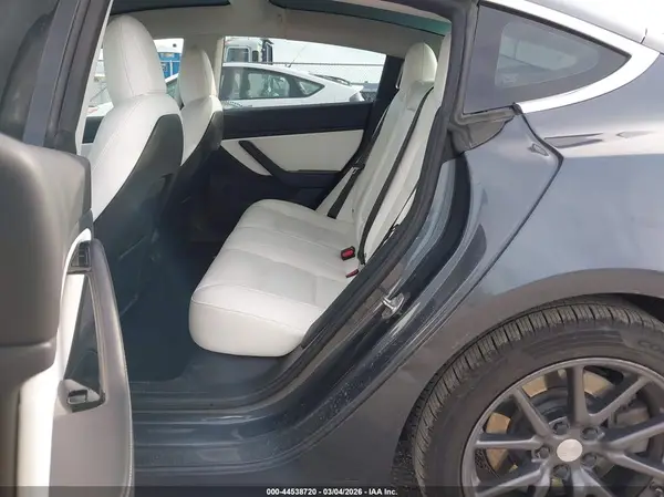 5YJ3E1EB6JF096069 2018 TESLA MODEL 3 - Image 8
