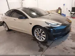 5YJ3E1EB6JF097044 2018 TESLA MODEL 3