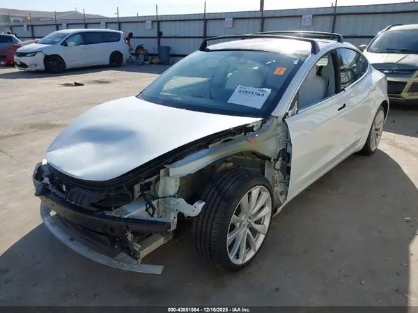 5YJ3E1EB6JF098159 2018 TESLA MODEL 3 - Image 2