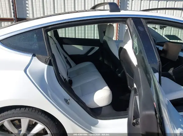 5YJ3E1EB6JF098159 2018 TESLA MODEL 3 - Image 8