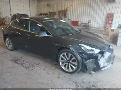 5YJ3E1EB6JF116613 2018 TESLA MODEL 3