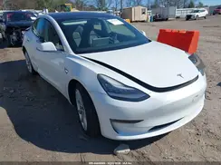 5YJ3E1EB6JF117826 2018 TESLA MODEL 3