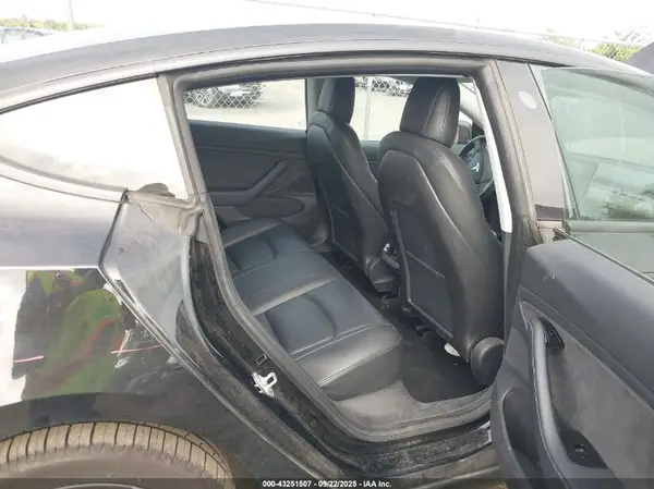 5YJ3E1EB6JF179842 2018 TESLA MODEL 3 - Image 8