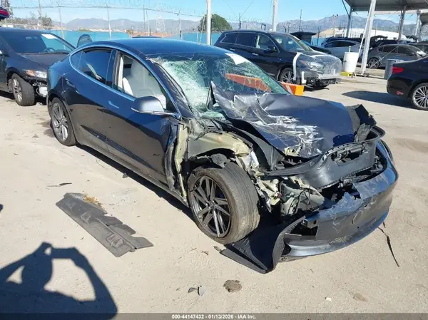 5YJ3E1EB6KF195279 2019 TESLA MODEL 3 - Image 1