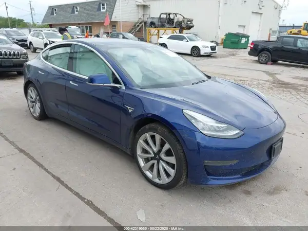 5YJ3E1EB6KF195475 2019 TESLA MODEL 3 - Image 1