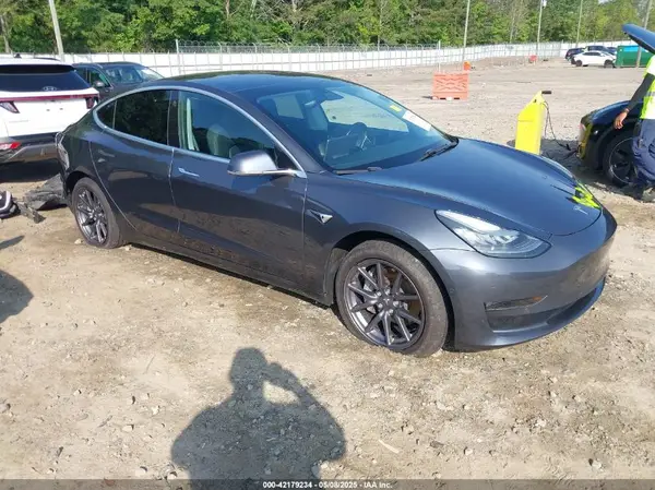 5YJ3E1EB6KF386474 2019 TESLA MODEL 3 - Image 1