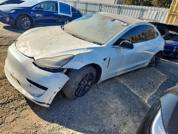 5YJ3E1EB6KF388175 2019 TESLA MODEL 3 - Image 1