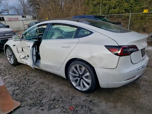 5YJ3E1EB6KF392498 2019 TESLA MODEL 3 - Image 2