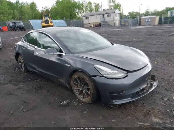 5YJ3E1EB6KF510193 2019 TESLA MODEL 3 - Image 1