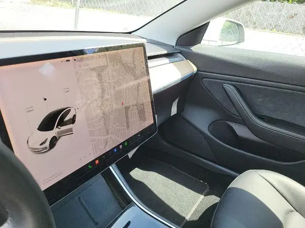5YJ3E1EB6LF800953 2020 TESLA MODEL 3 - Image 2
