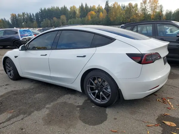 5YJ3E1EB6MF019688 2021 TESLA MODEL 3 - Image 2