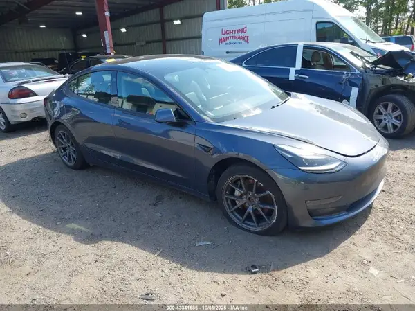 5YJ3E1EB6MF061715 2021 TESLA MODEL 3 - Image 1